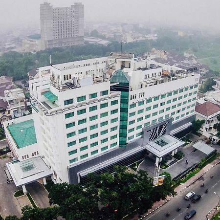 Emerald Garden International Hotel Medan Exterior foto