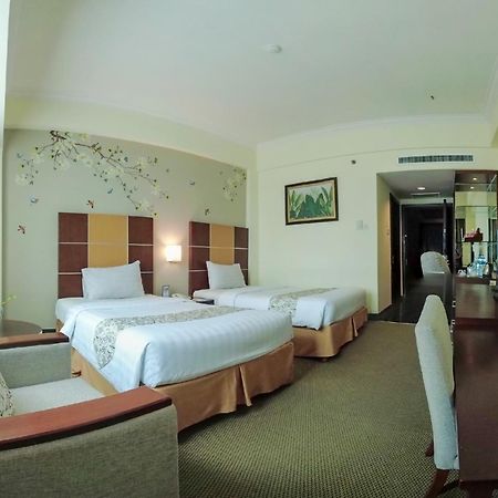 Emerald Garden International Hotel Medan Exterior foto