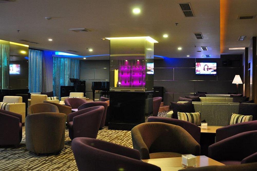 Emerald Garden International Hotel Medan Exterior foto