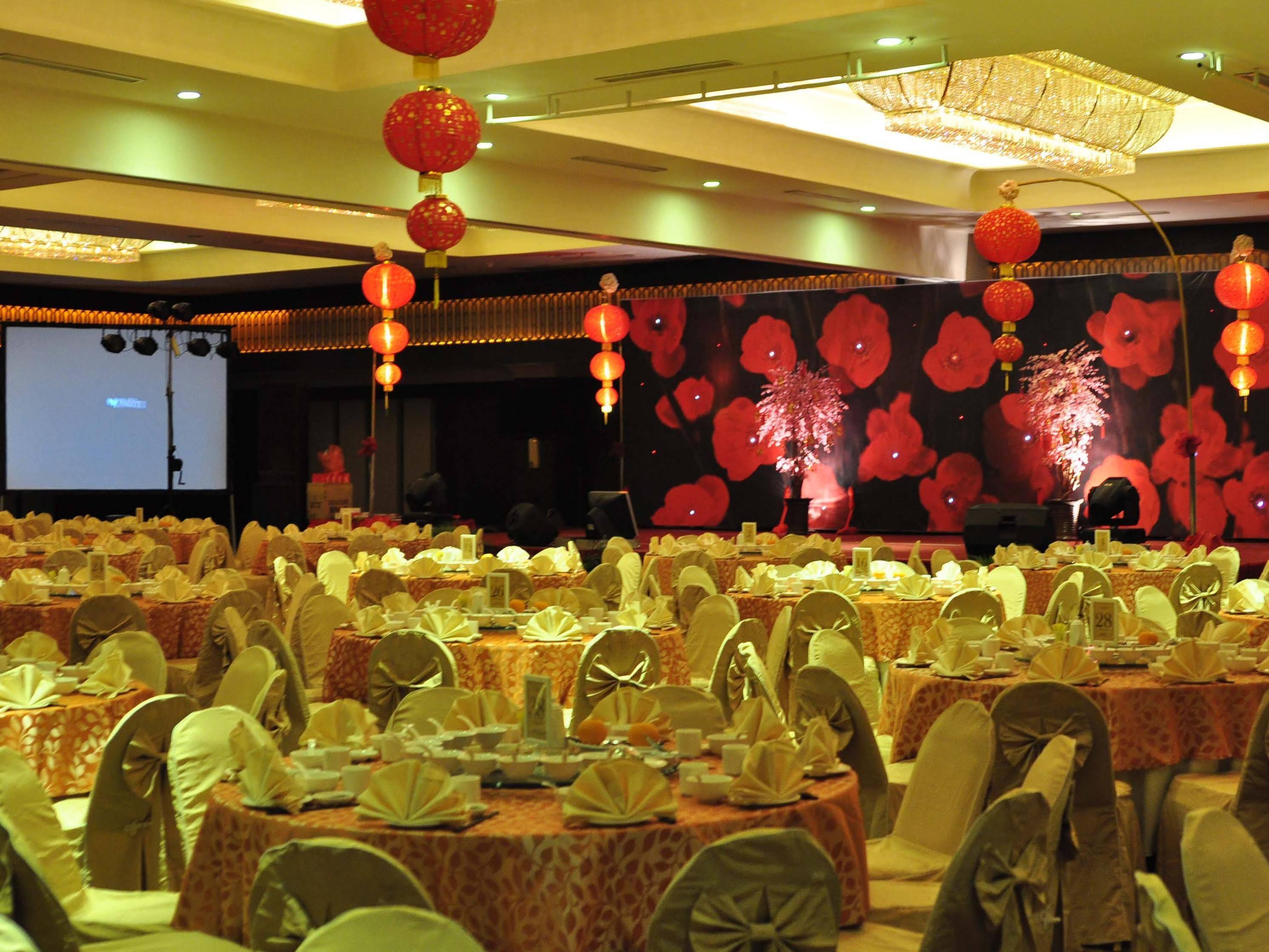 Emerald Garden International Hotel Medan Exterior foto