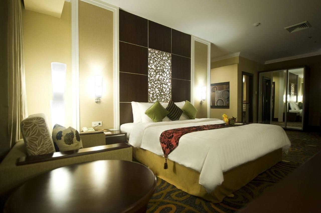 Emerald Garden International Hotel Medan Exterior foto
