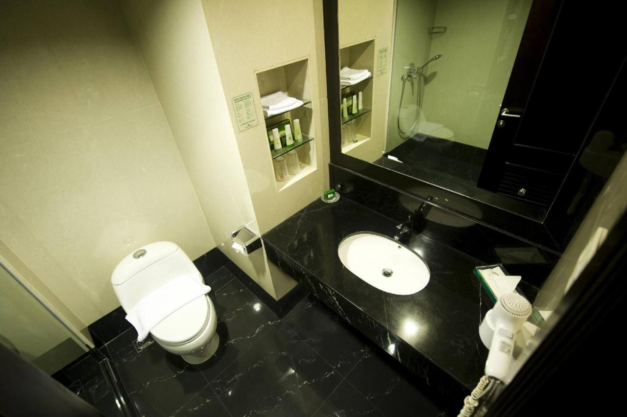 Emerald Garden International Hotel Medan Exterior foto