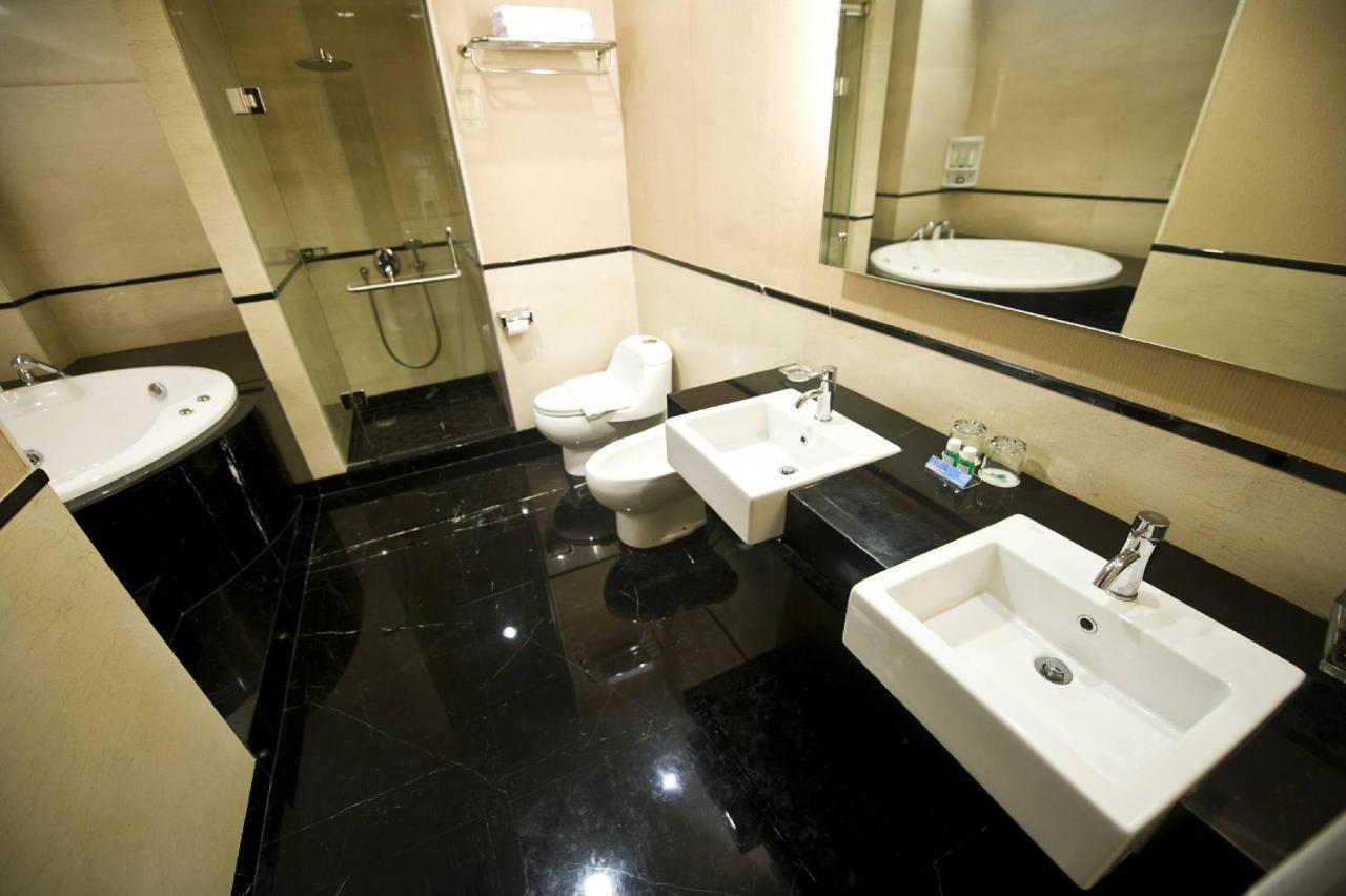 Emerald Garden International Hotel Medan Exterior foto