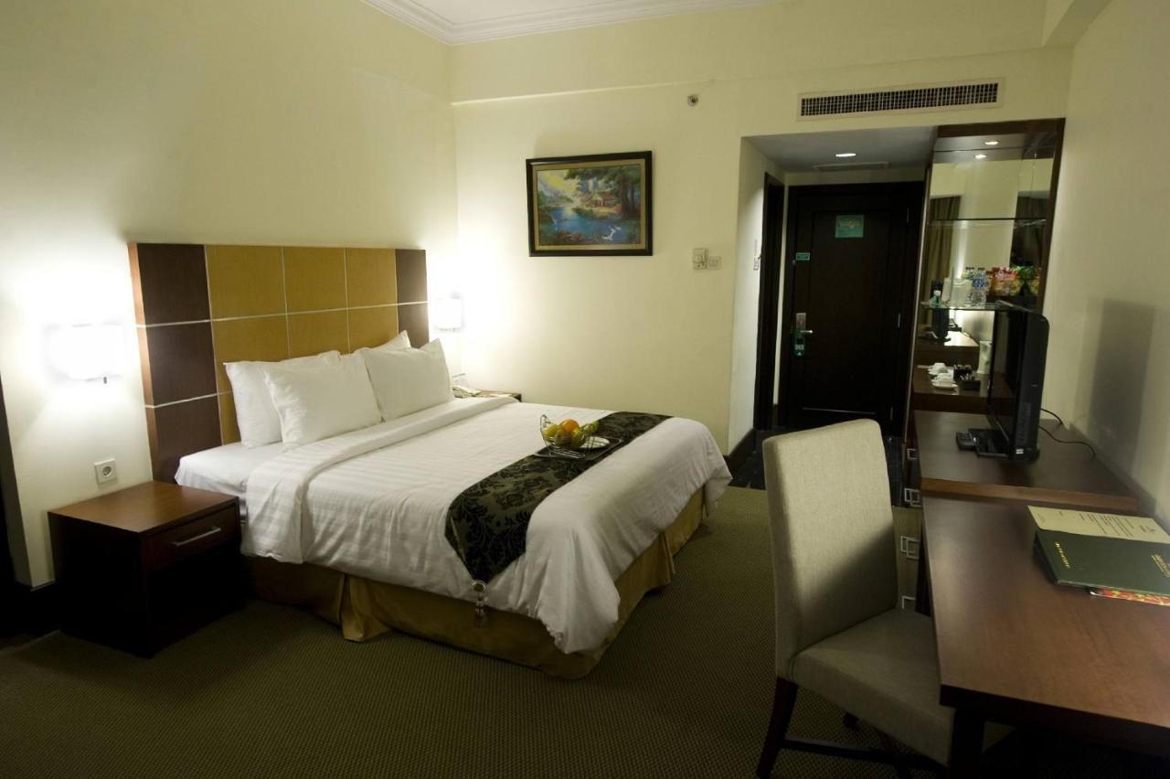 Emerald Garden International Hotel Medan Exterior foto