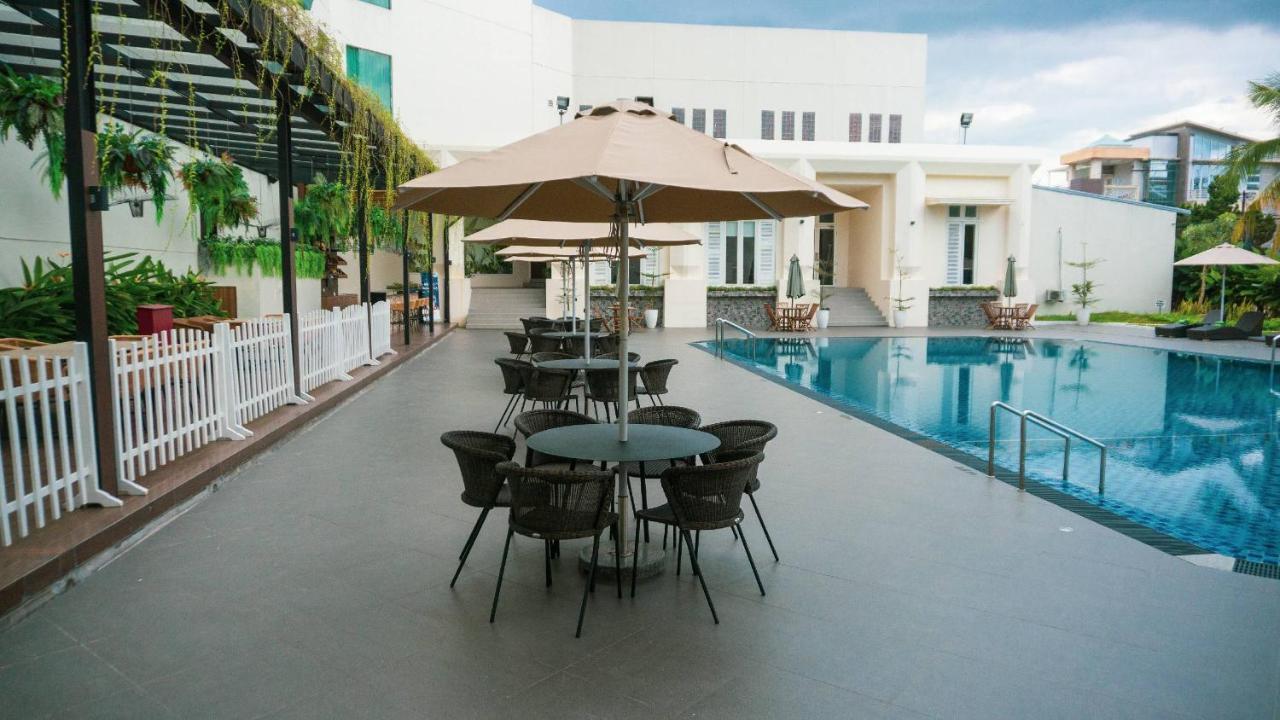 Emerald Garden International Hotel Medan Exterior foto