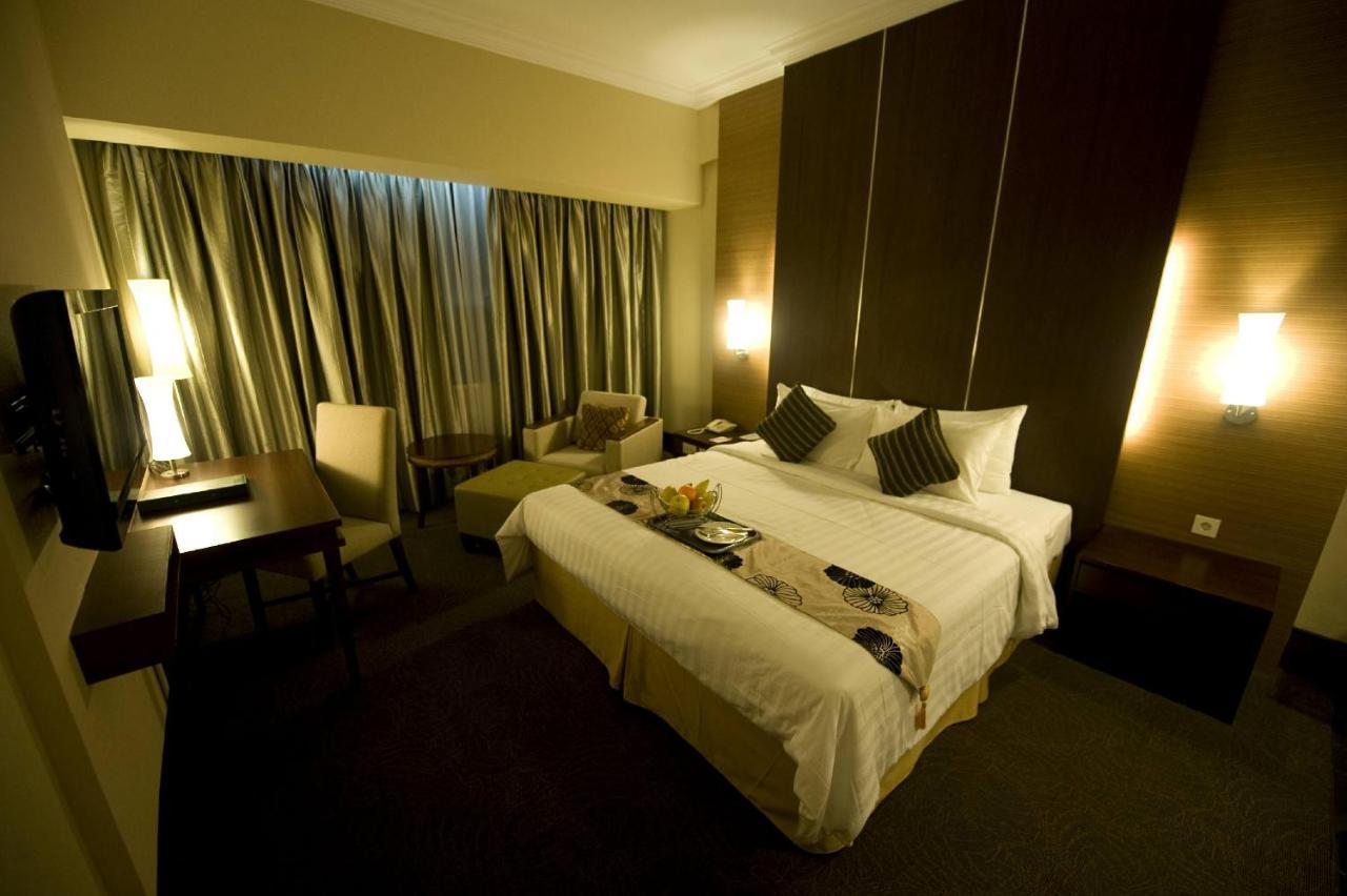 Emerald Garden International Hotel Medan Exterior foto