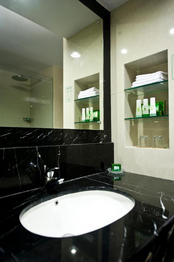 Emerald Garden International Hotel Medan Exterior foto