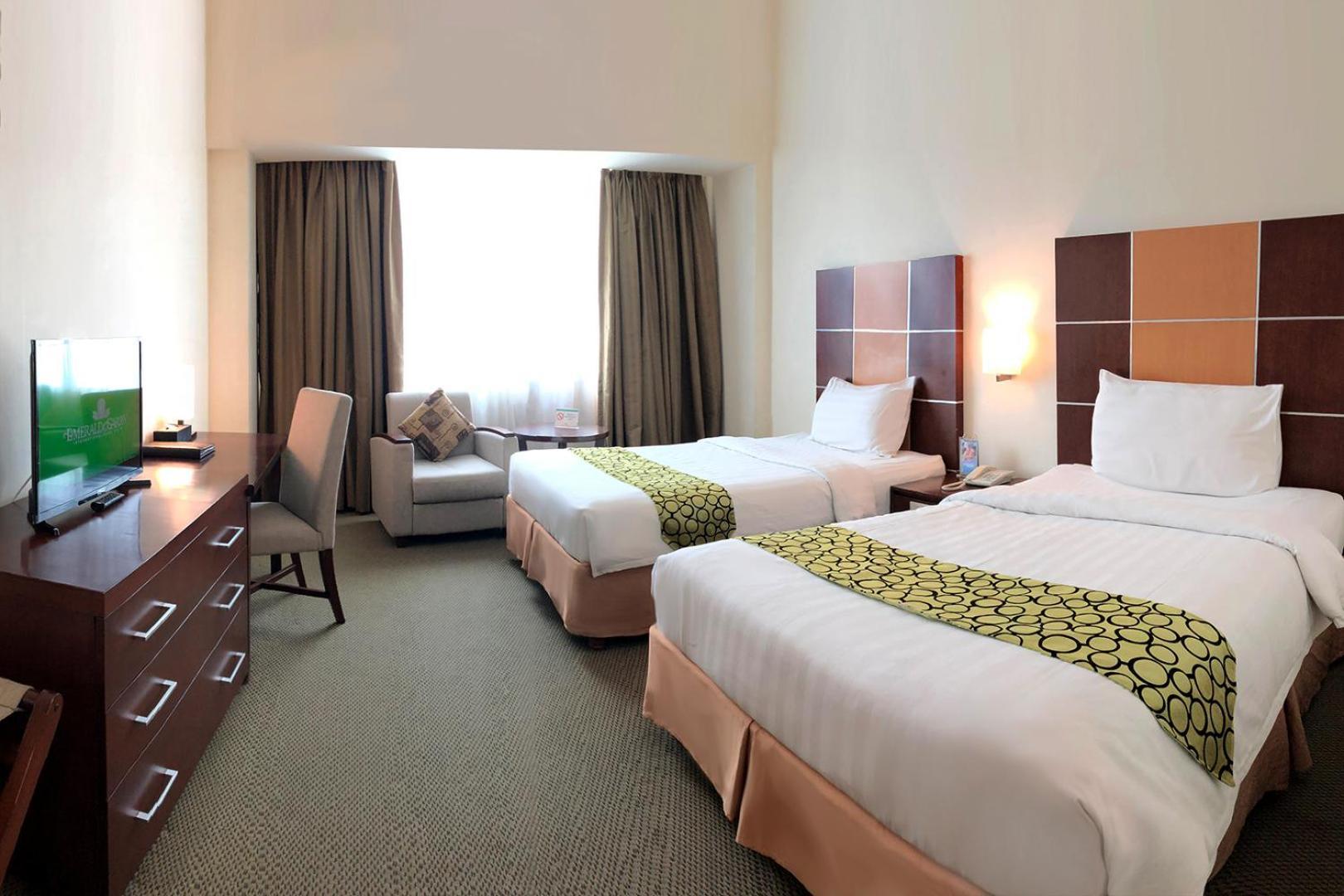 Emerald Garden International Hotel Medan Exterior foto