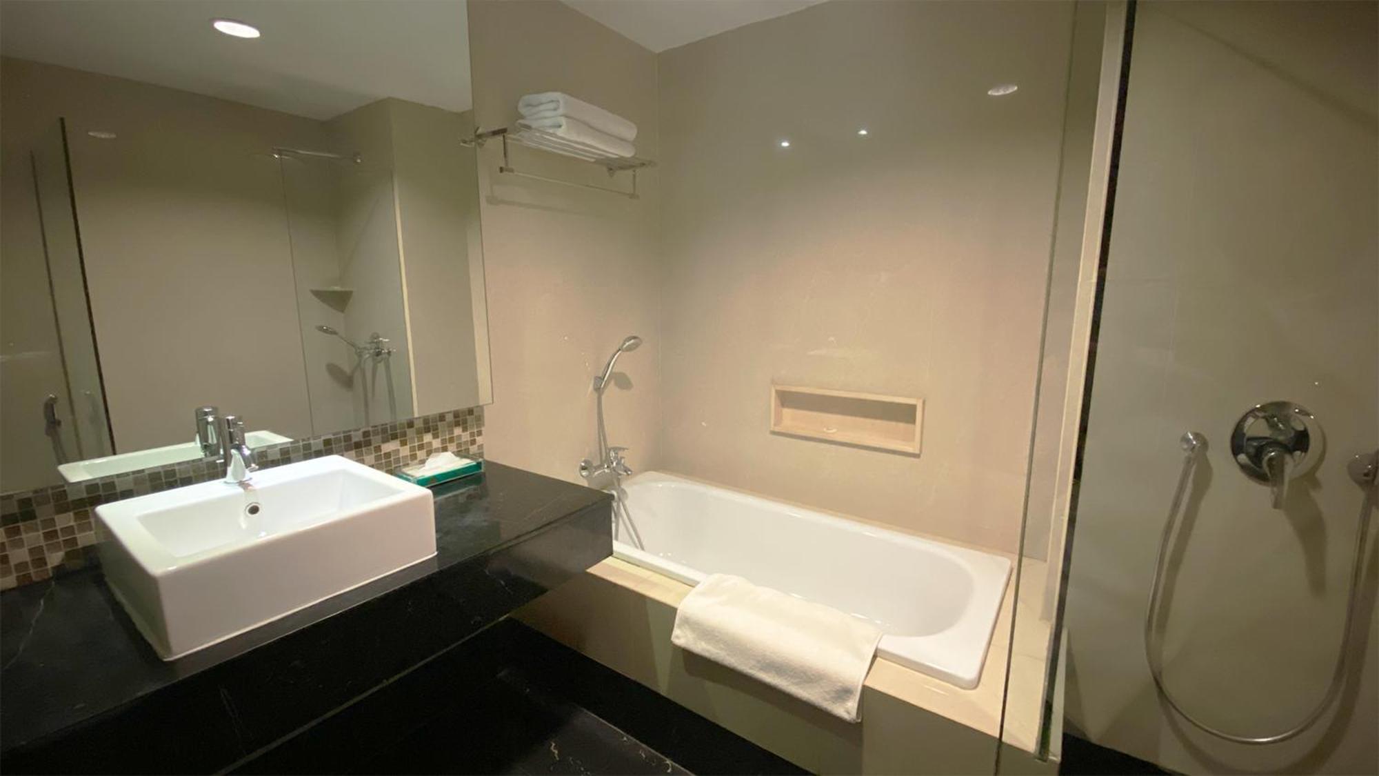 Emerald Garden International Hotel Medan Exterior foto