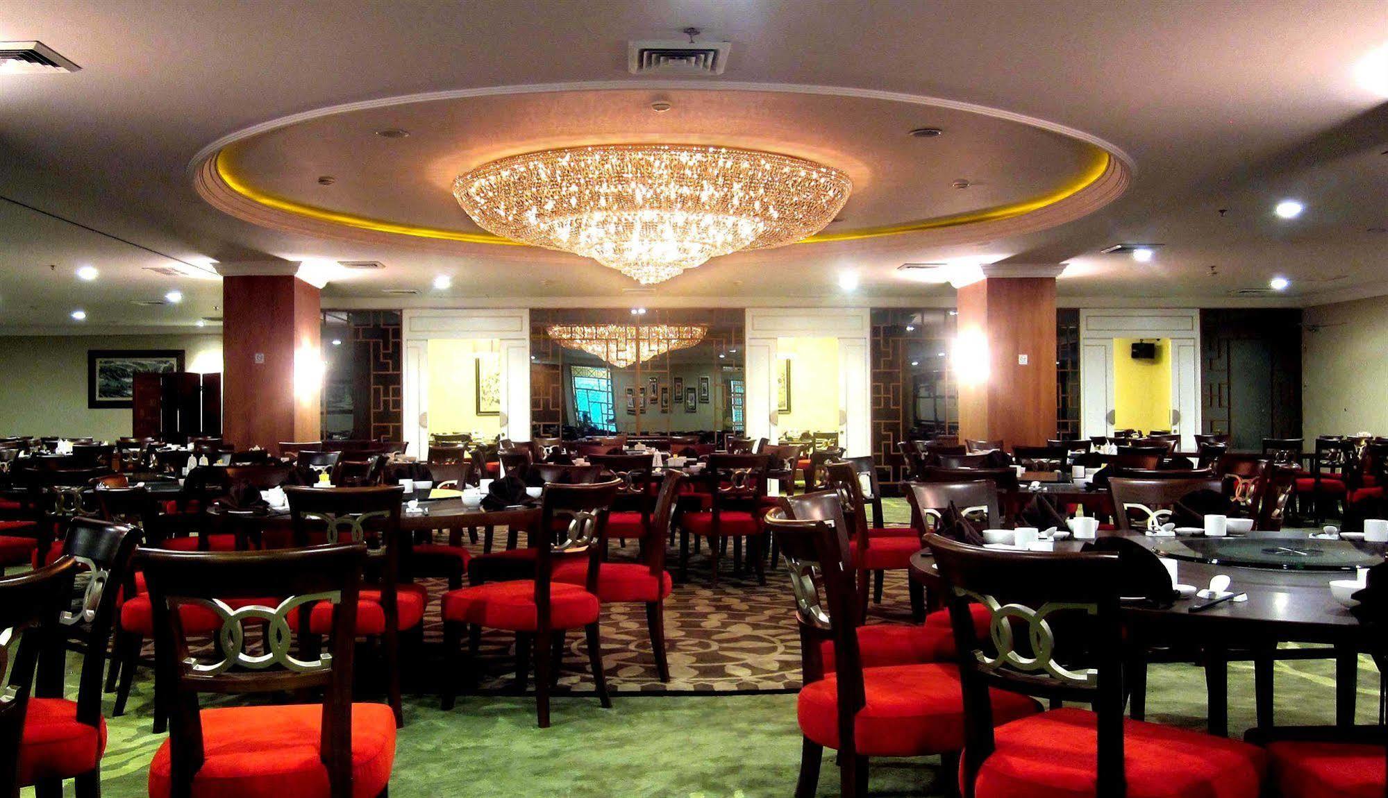 Emerald Garden International Hotel Medan Exterior foto