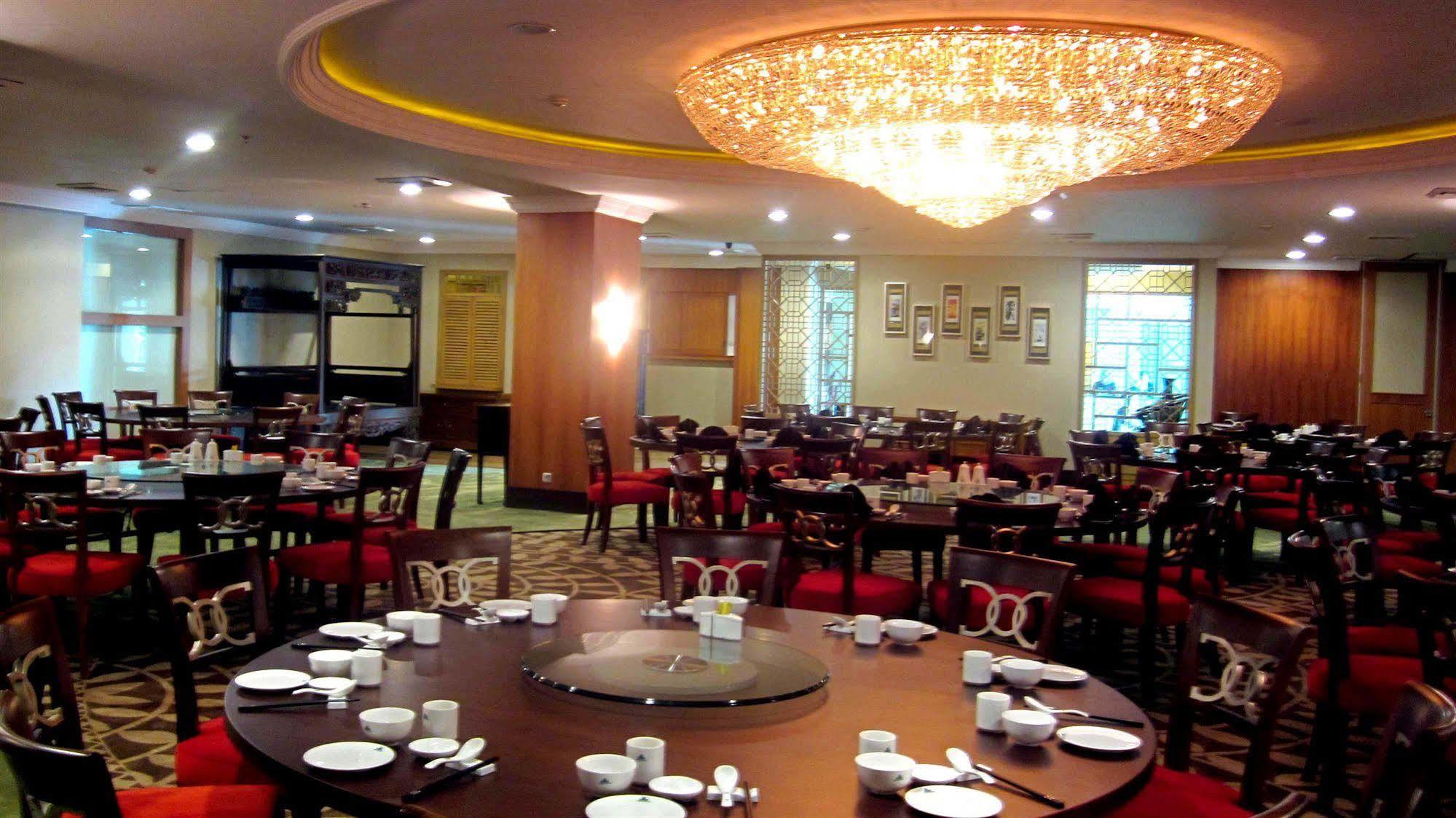 Emerald Garden International Hotel Medan Exterior foto