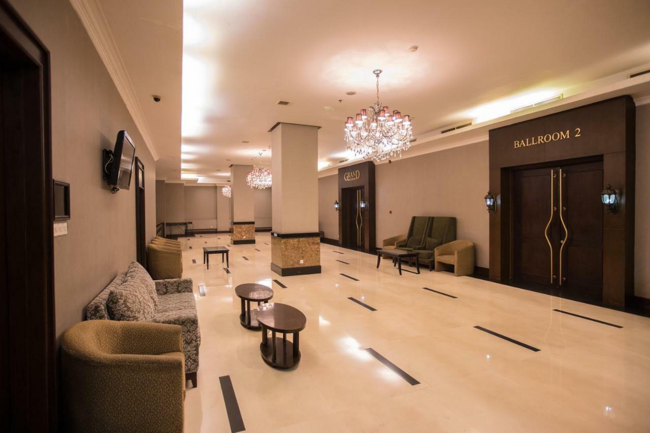 Emerald Garden International Hotel Medan Exterior foto